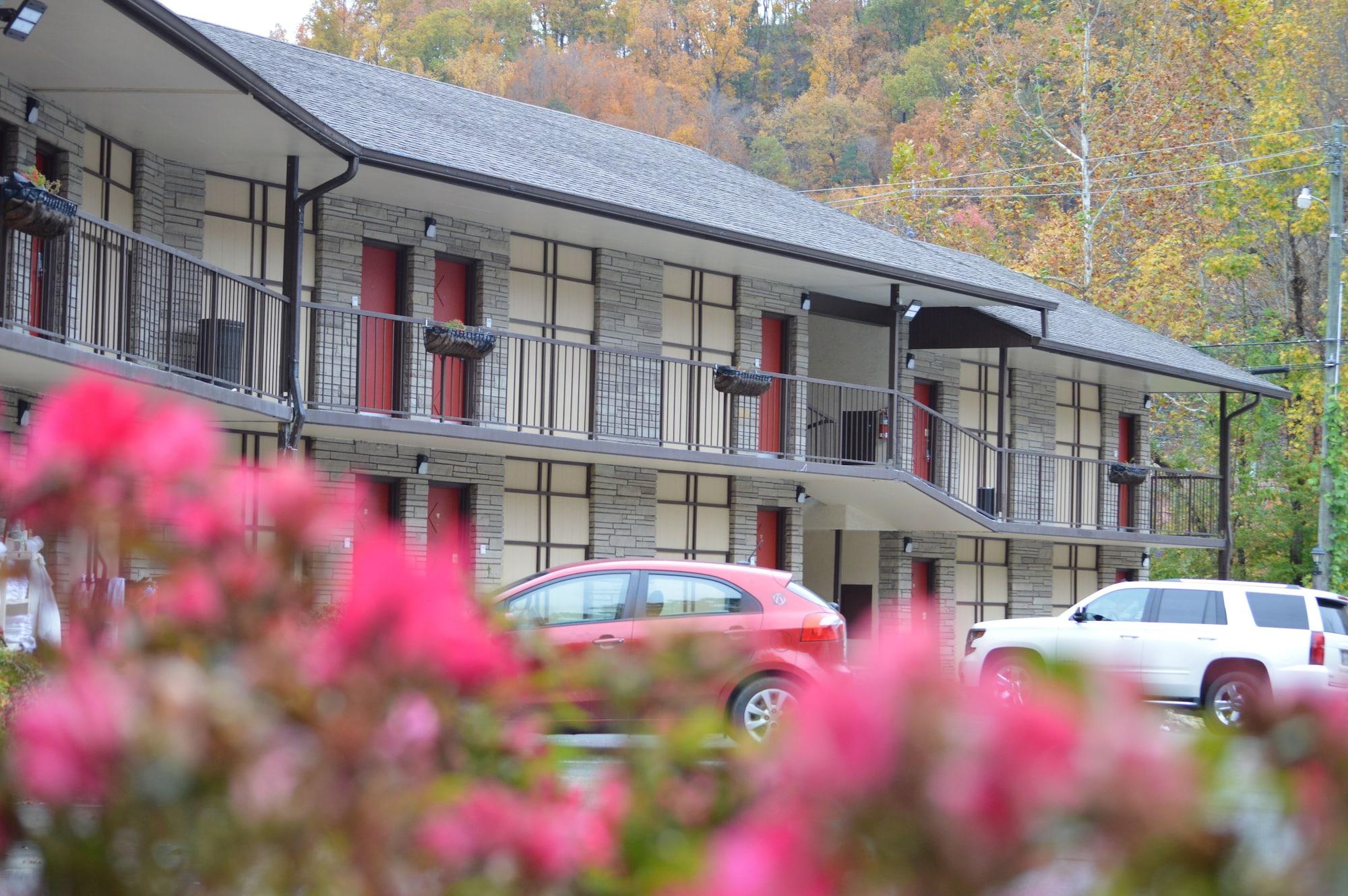 Econo Lodge Inn & Suites On The River Gatlinburg Ngoại thất bức ảnh