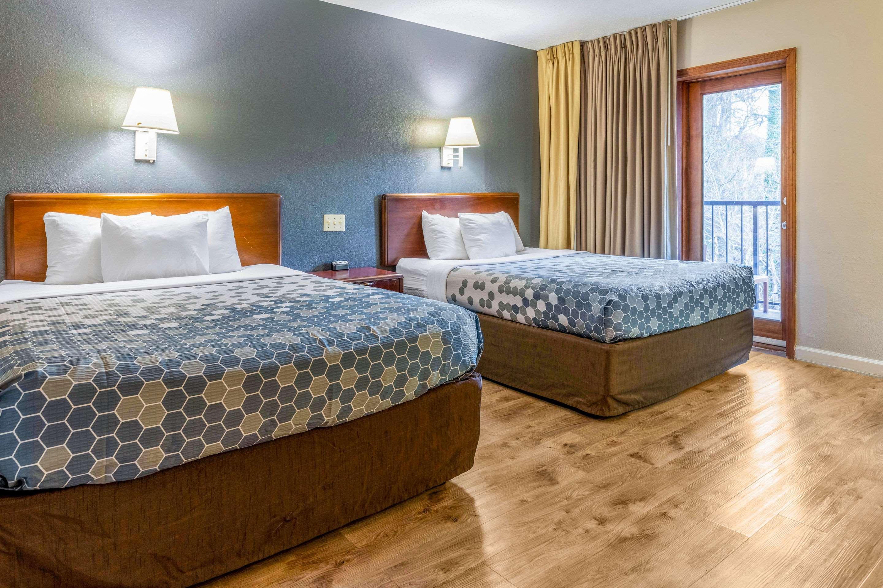 Econo Lodge Inn & Suites On The River Gatlinburg Ngoại thất bức ảnh