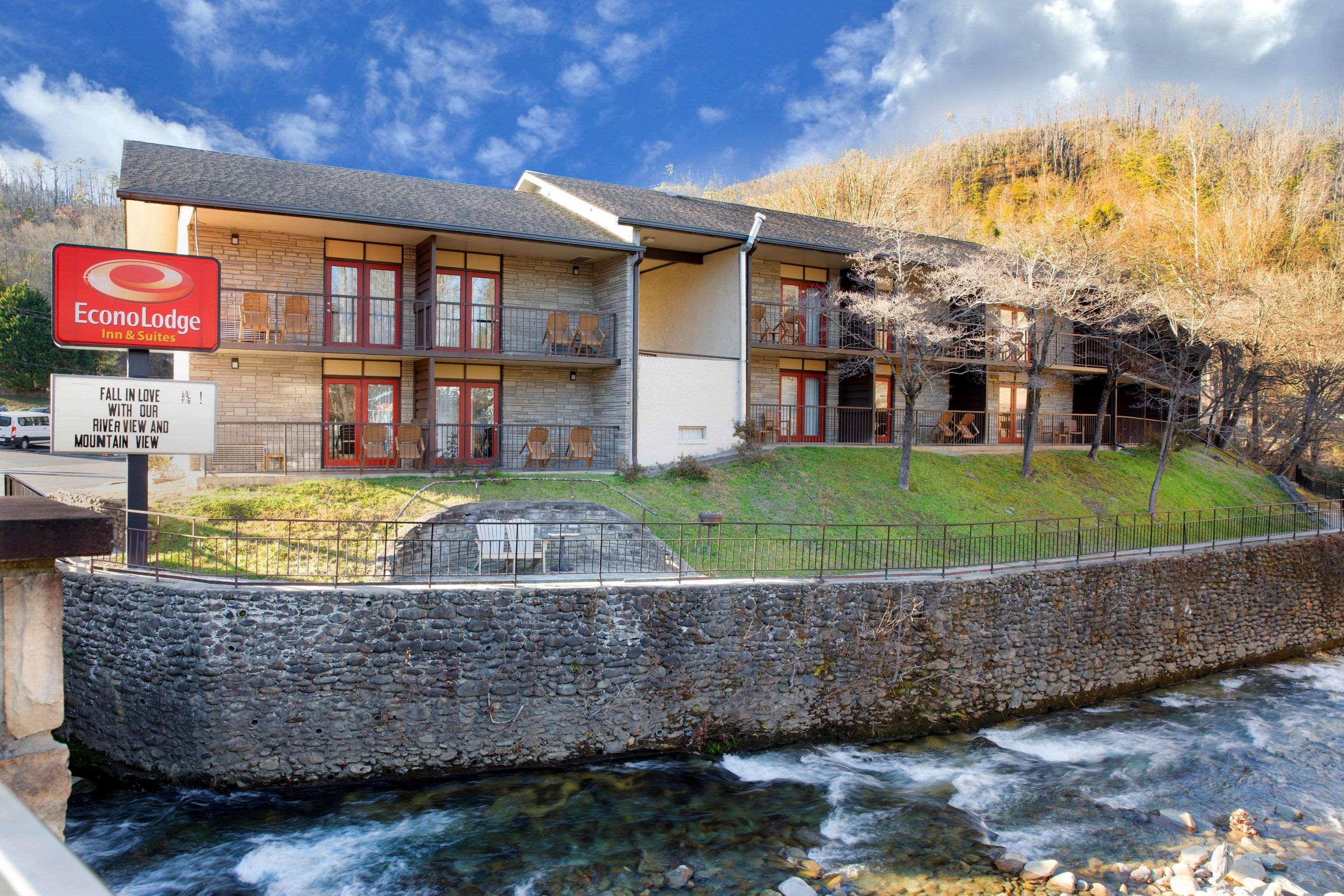 Econo Lodge Inn & Suites On The River Gatlinburg Ngoại thất bức ảnh