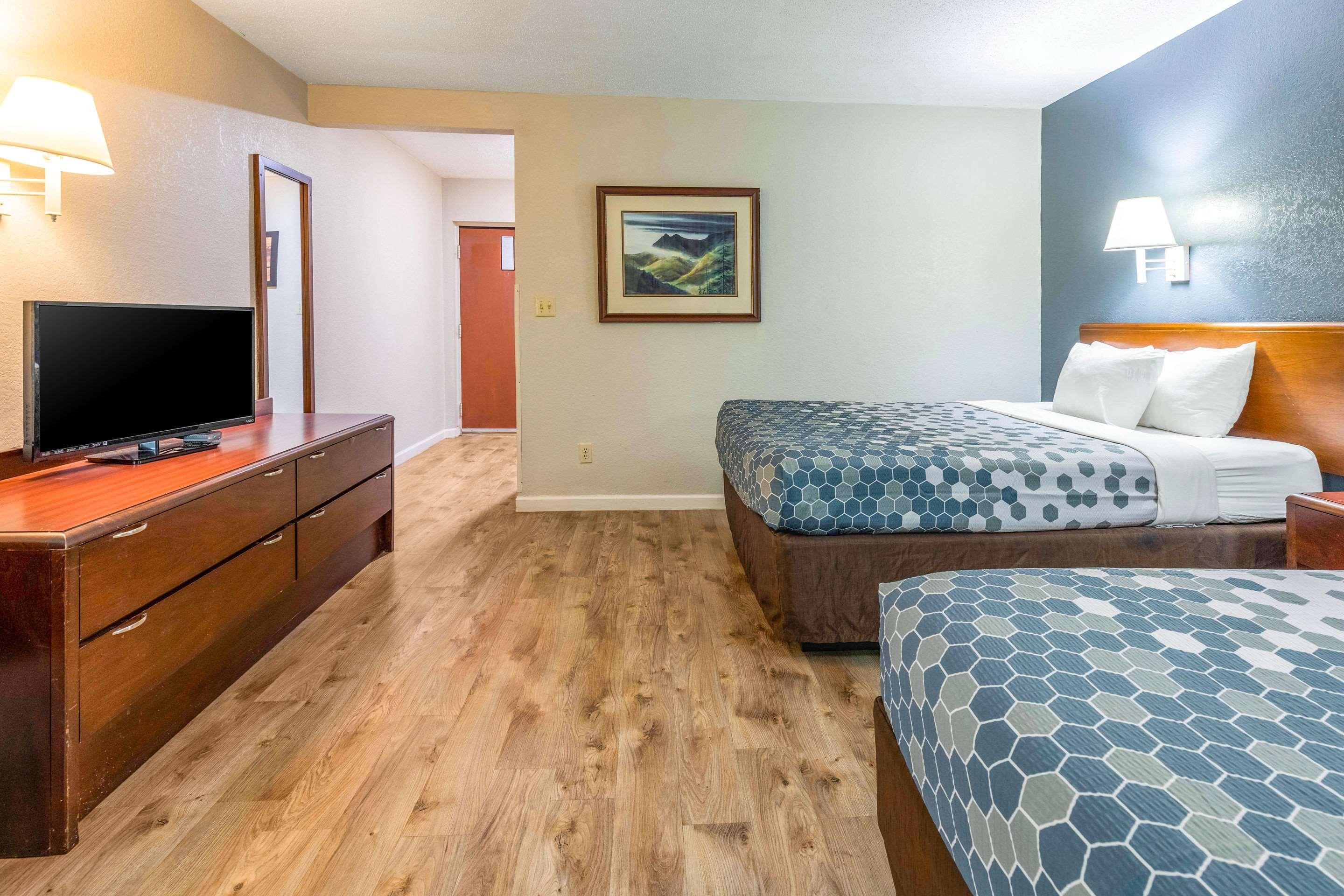 Econo Lodge Inn & Suites On The River Gatlinburg Ngoại thất bức ảnh
