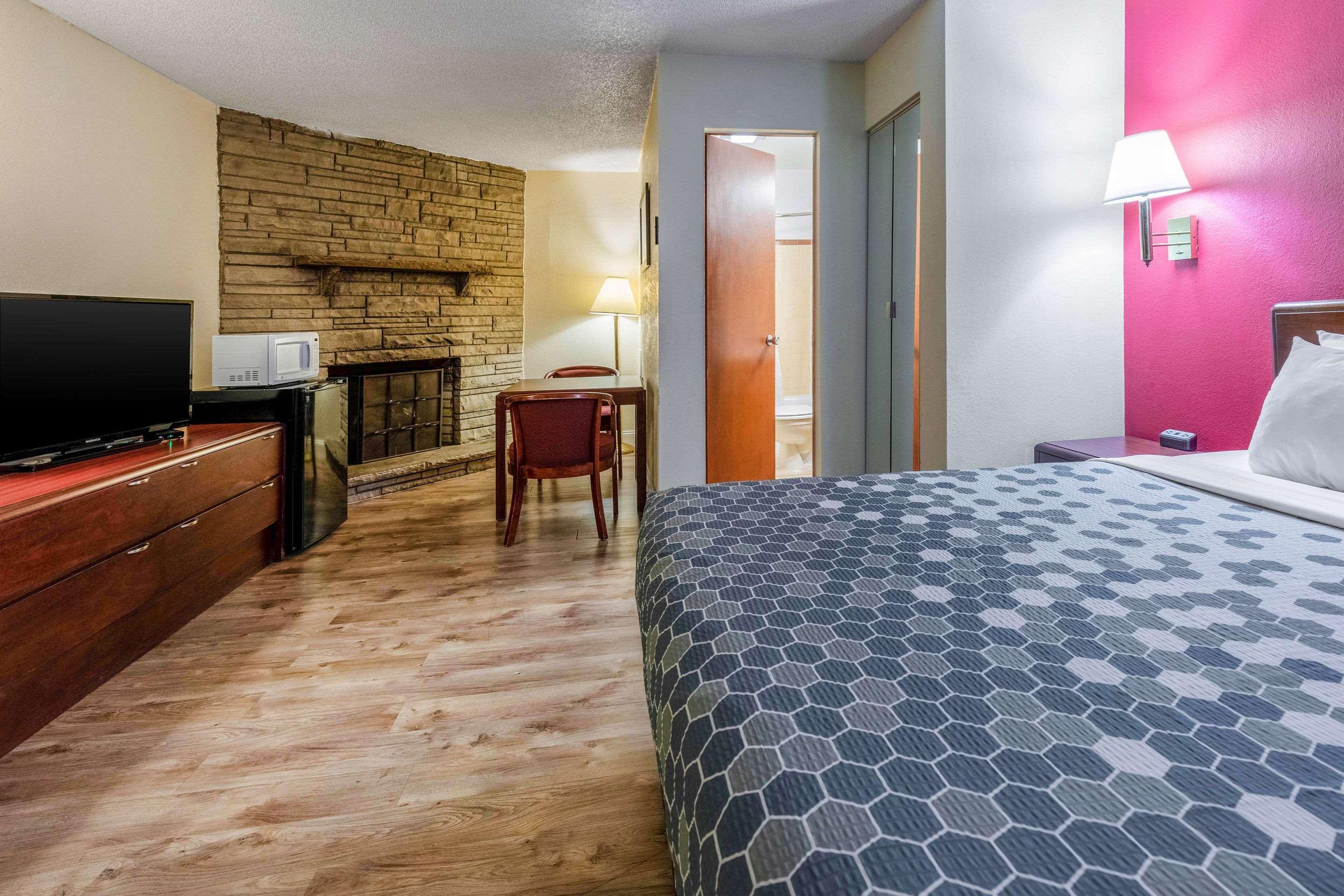 Econo Lodge Inn & Suites On The River Gatlinburg Ngoại thất bức ảnh