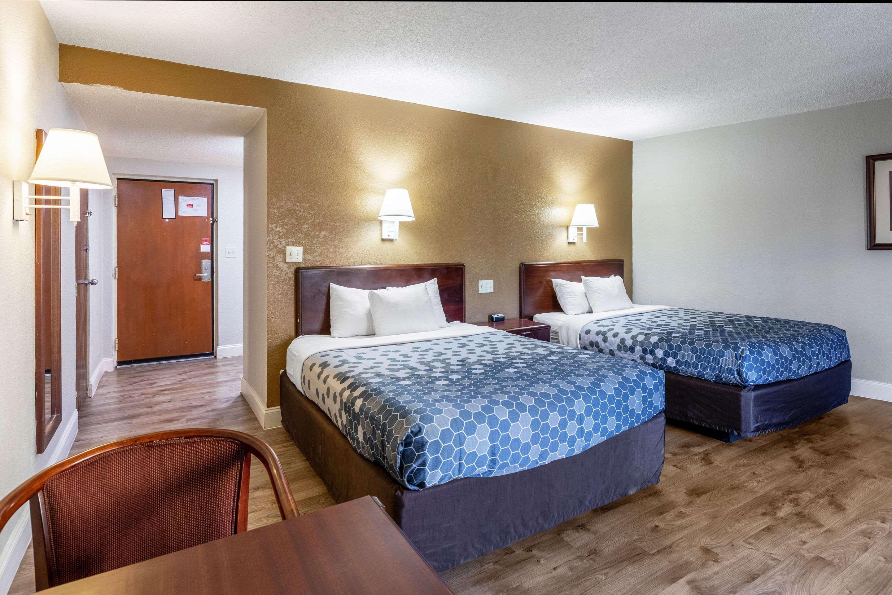Econo Lodge Inn & Suites On The River Gatlinburg Ngoại thất bức ảnh