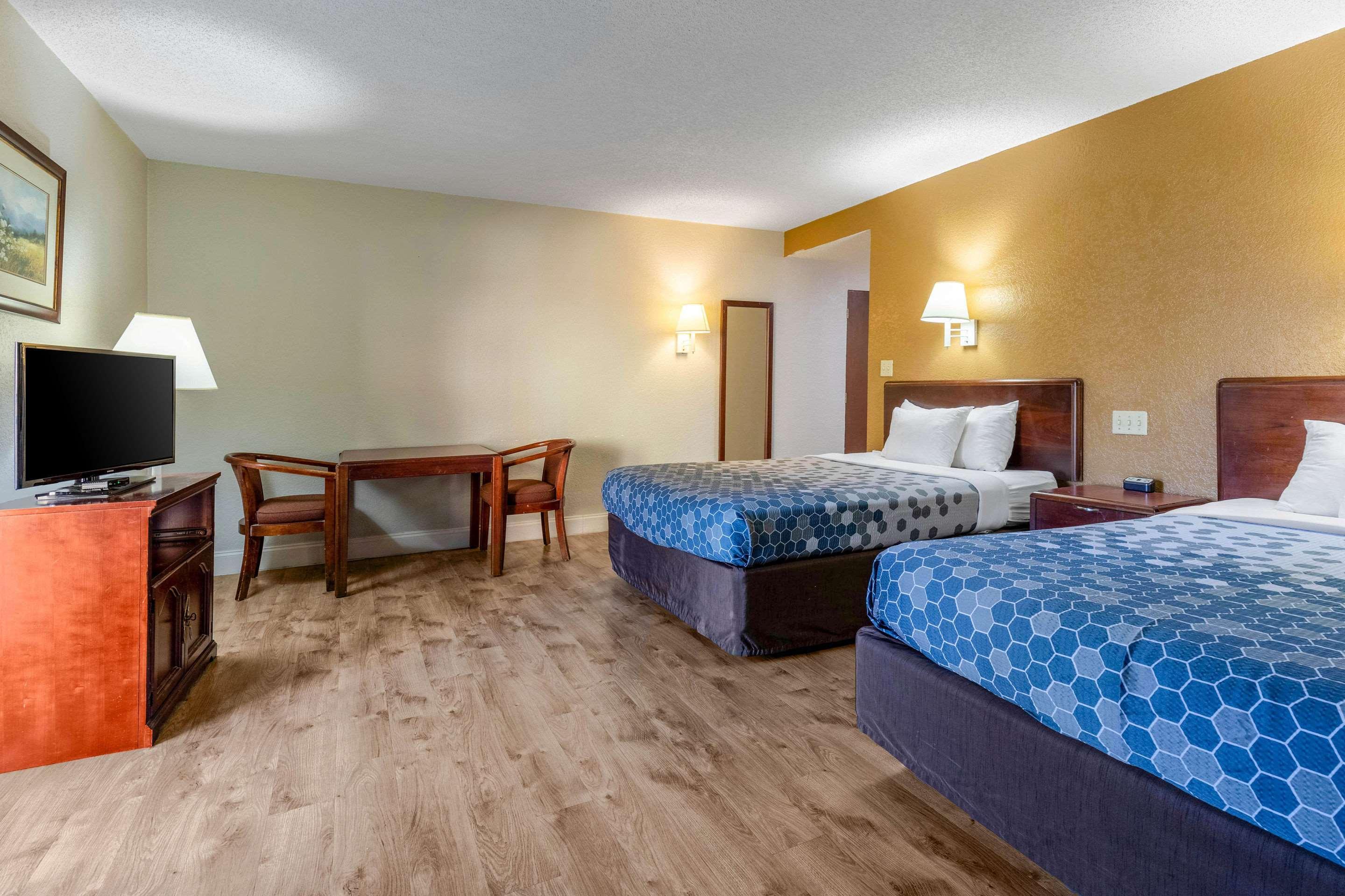 Econo Lodge Inn & Suites On The River Gatlinburg Ngoại thất bức ảnh