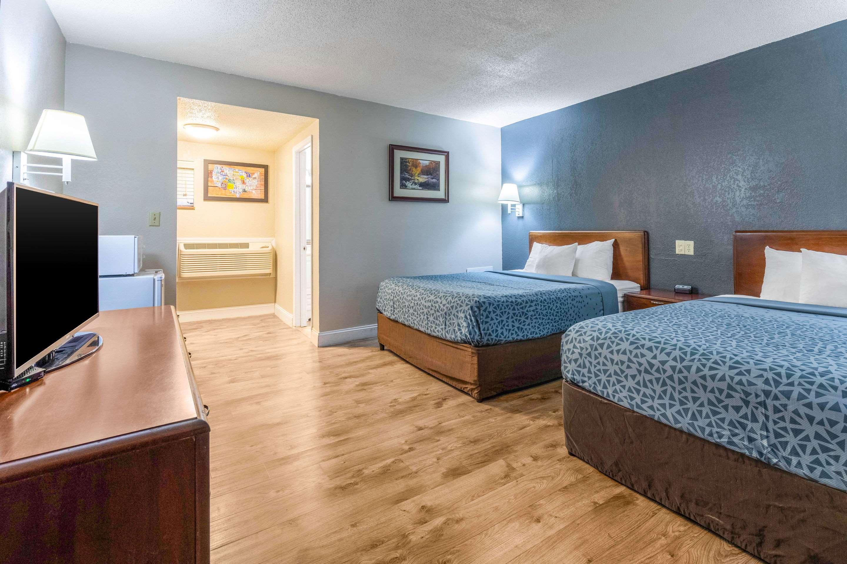Econo Lodge Inn & Suites On The River Gatlinburg Ngoại thất bức ảnh