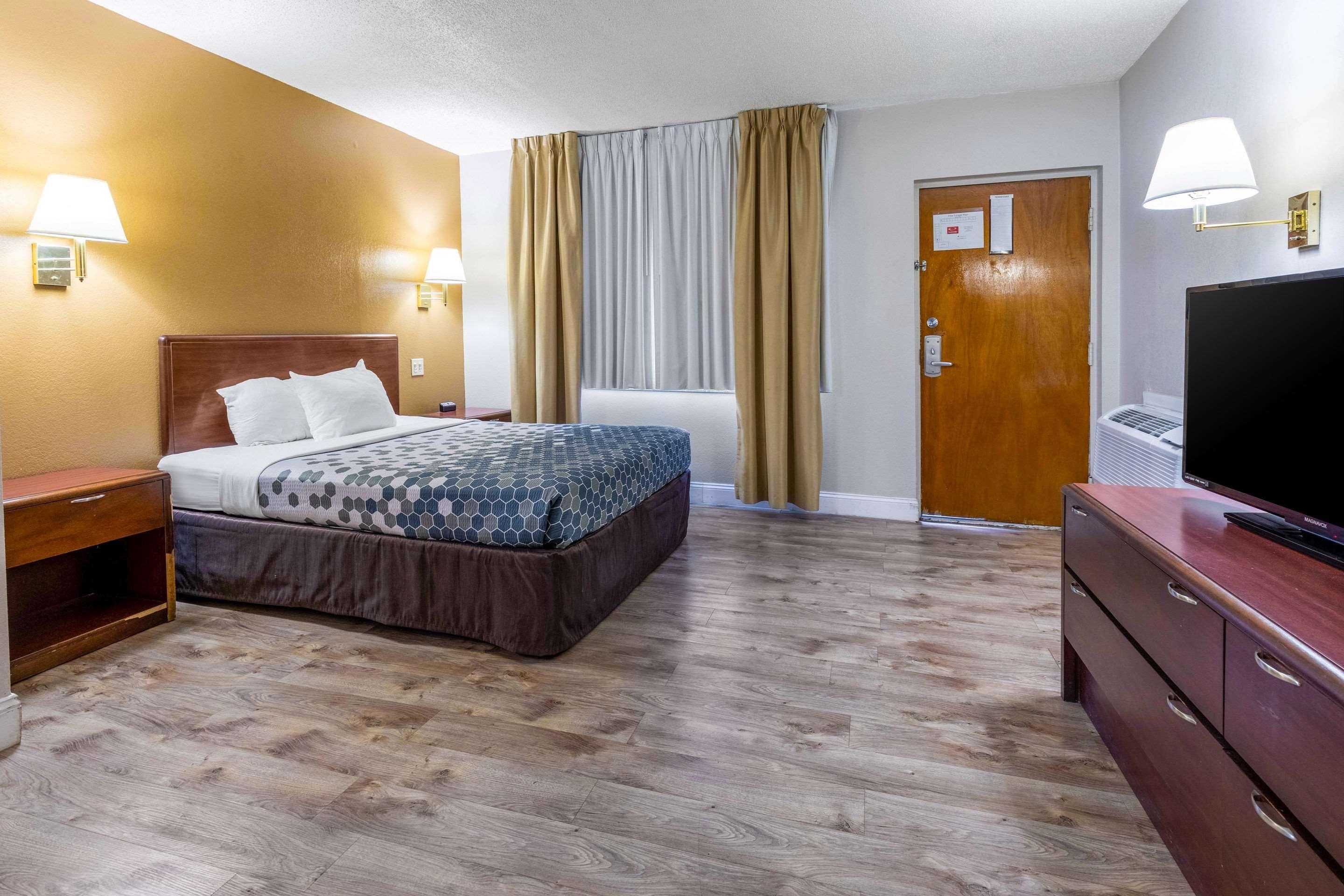 Econo Lodge Inn & Suites On The River Gatlinburg Ngoại thất bức ảnh