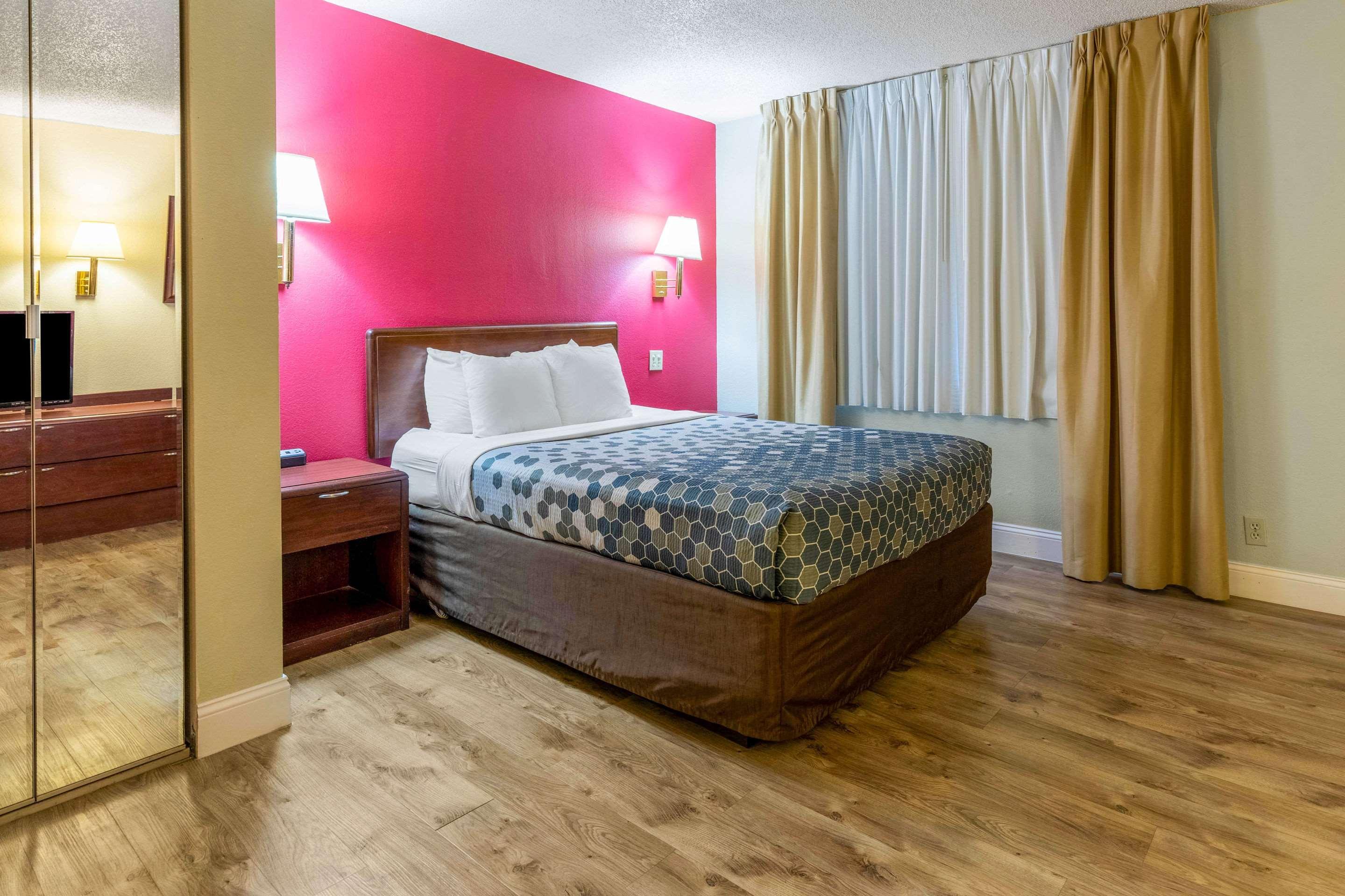 Econo Lodge Inn & Suites On The River Gatlinburg Ngoại thất bức ảnh