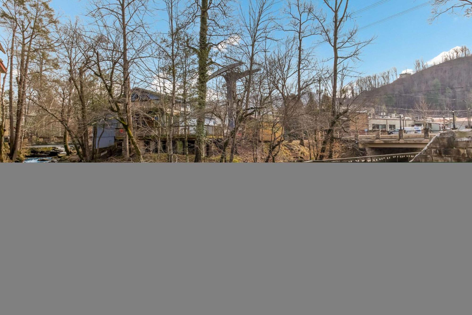 Econo Lodge Inn & Suites On The River Gatlinburg Ngoại thất bức ảnh