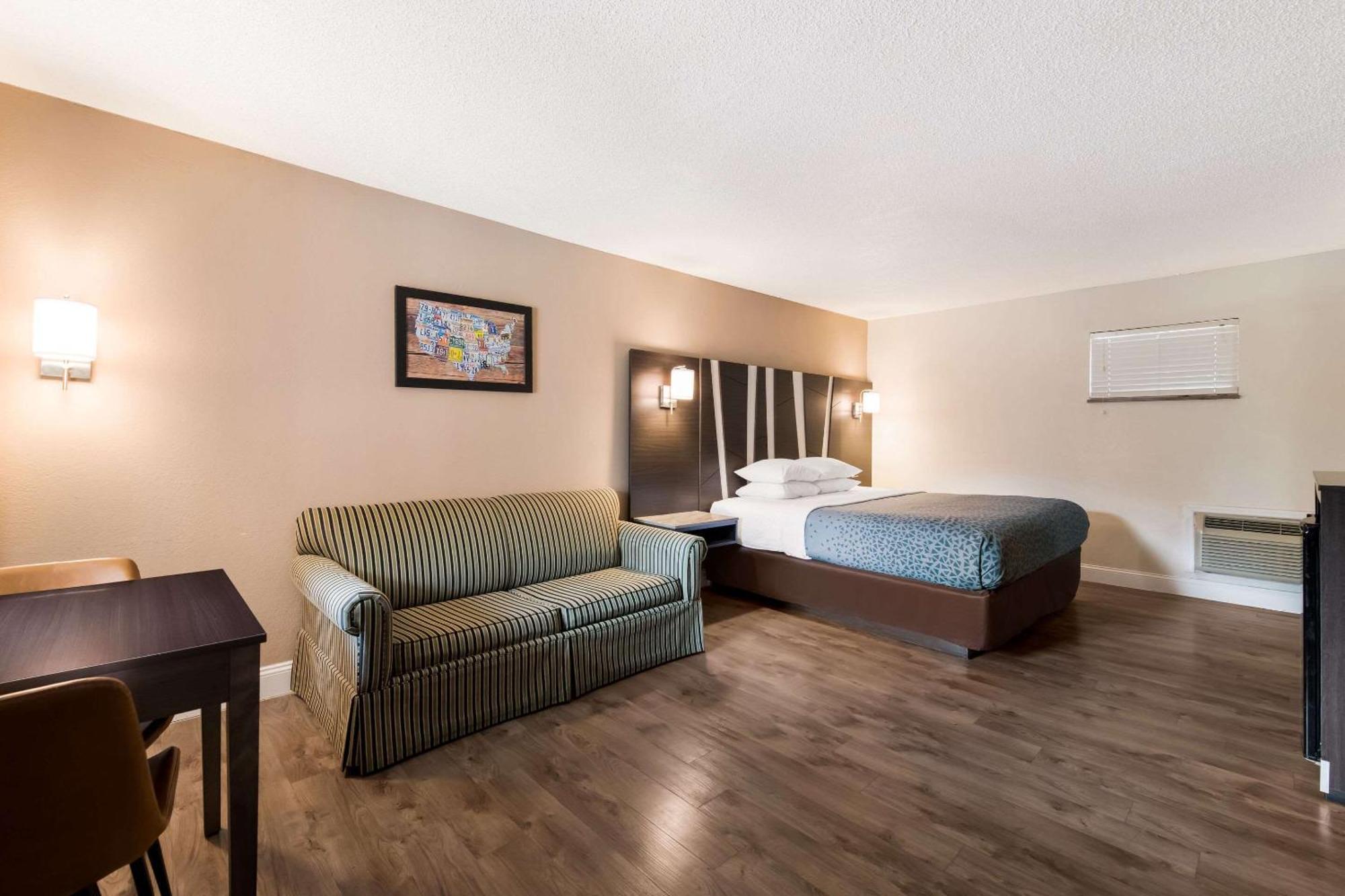 Econo Lodge Inn & Suites On The River Gatlinburg Ngoại thất bức ảnh