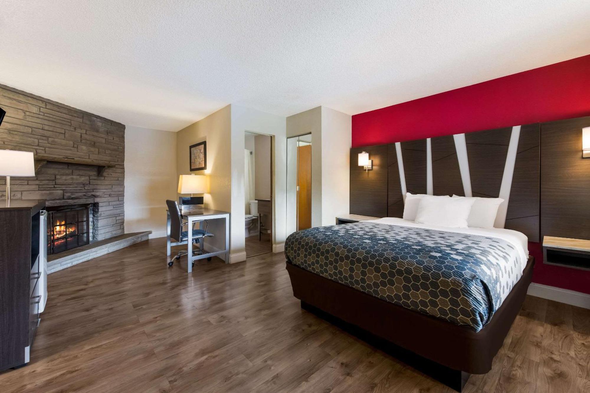 Econo Lodge Inn & Suites On The River Gatlinburg Ngoại thất bức ảnh