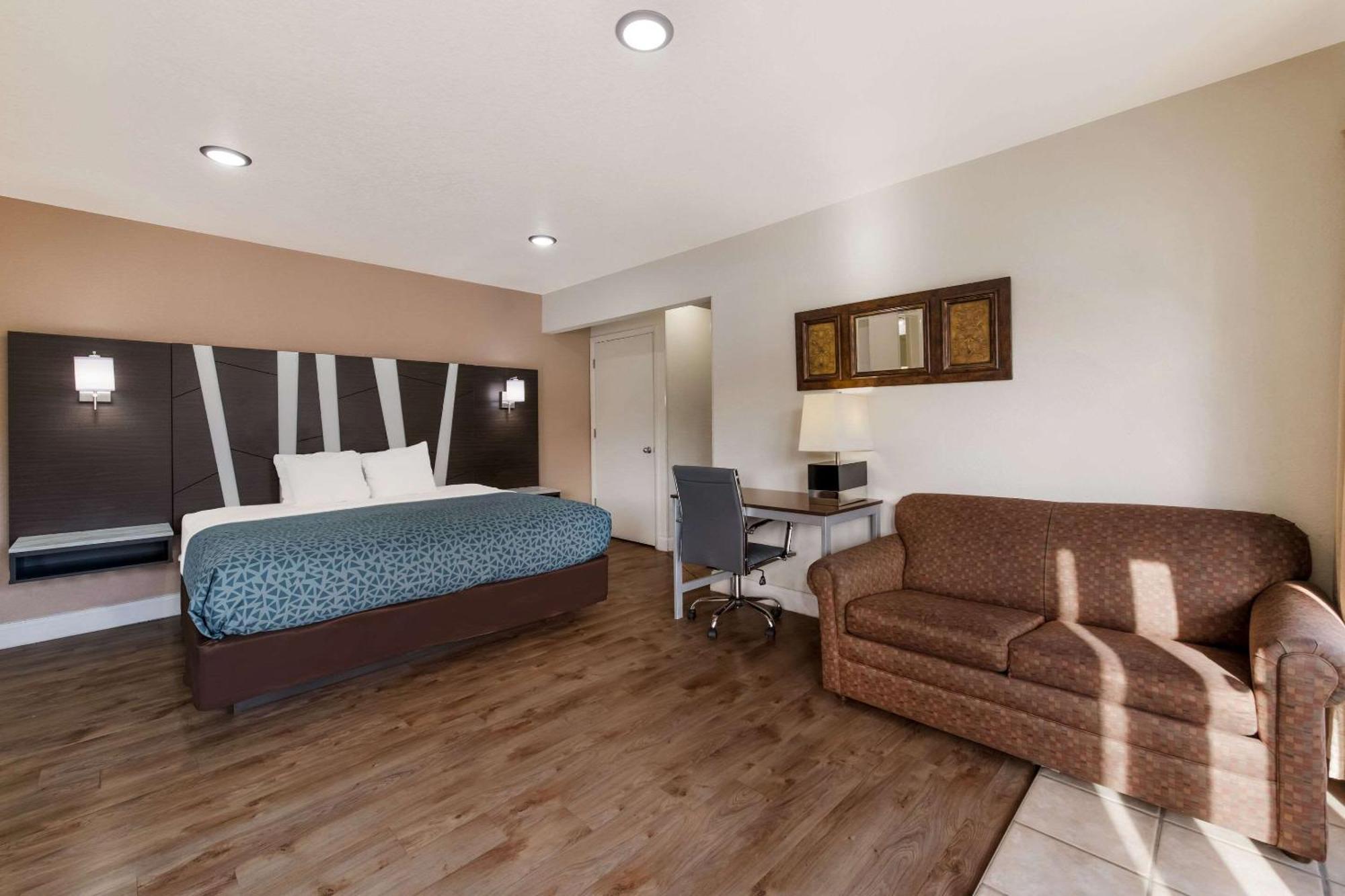 Econo Lodge Inn & Suites On The River Gatlinburg Ngoại thất bức ảnh