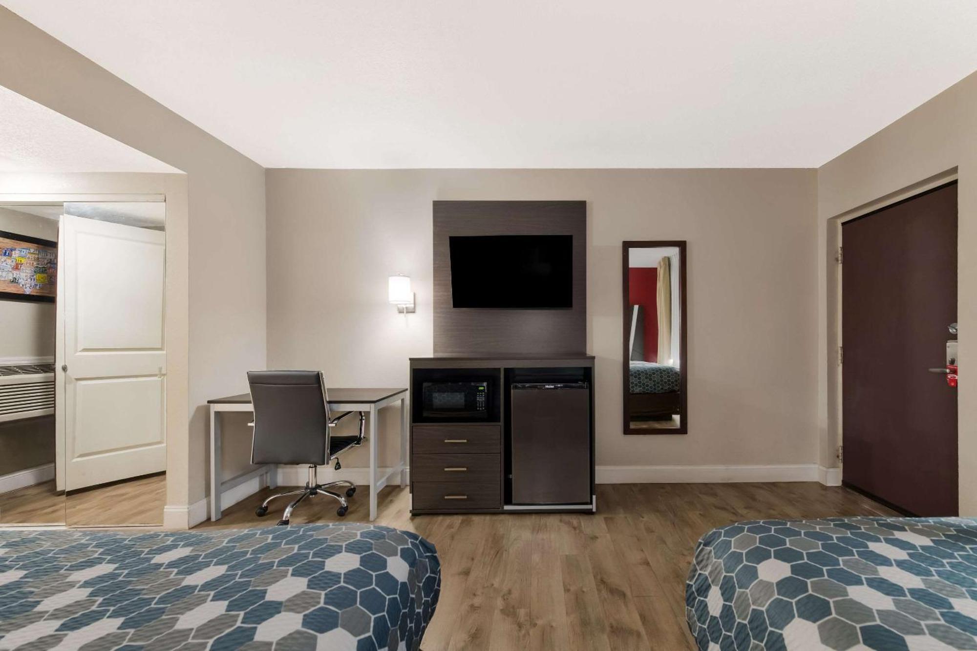 Econo Lodge Inn & Suites On The River Gatlinburg Ngoại thất bức ảnh