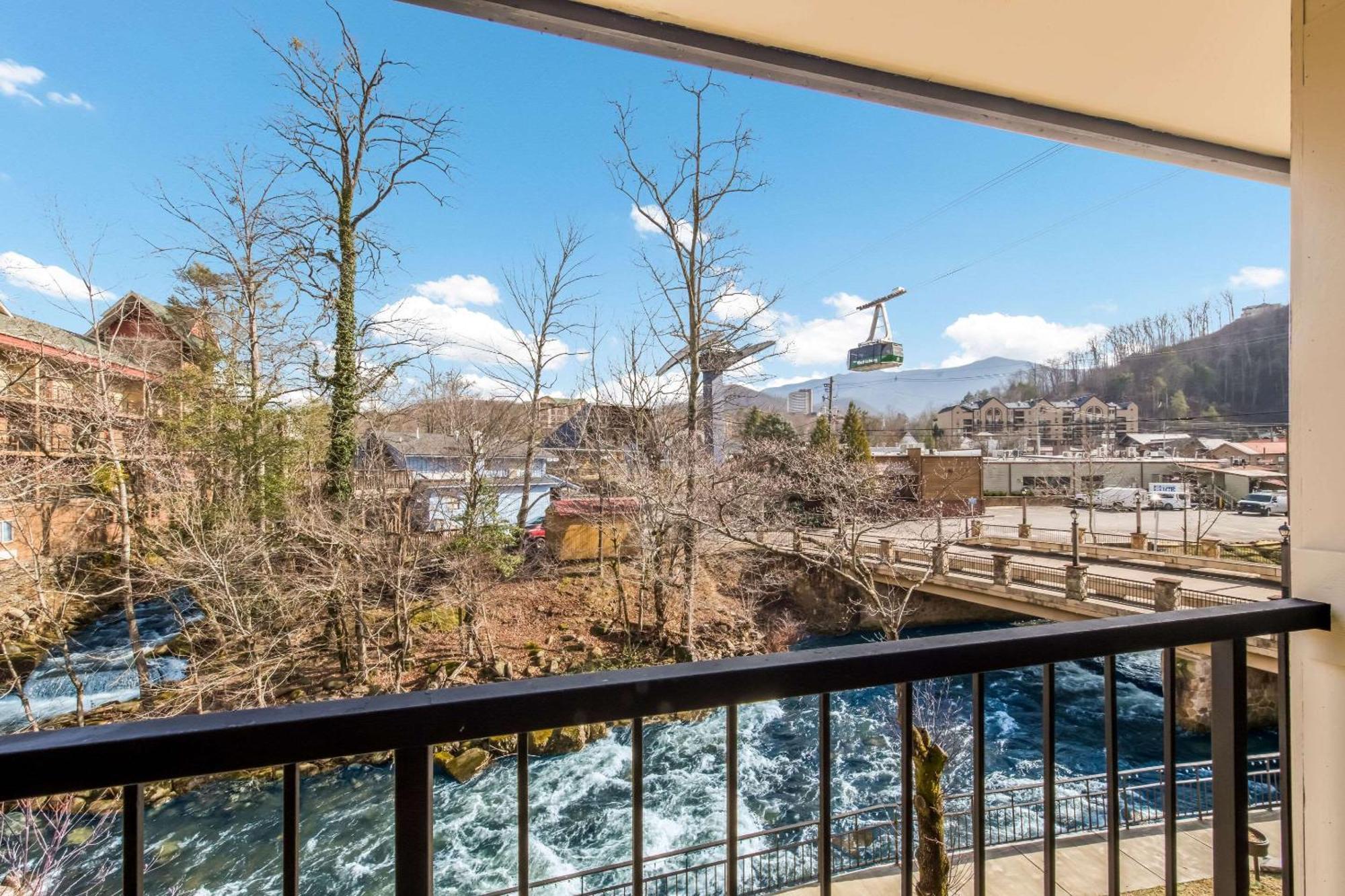 Econo Lodge Inn & Suites On The River Gatlinburg Ngoại thất bức ảnh