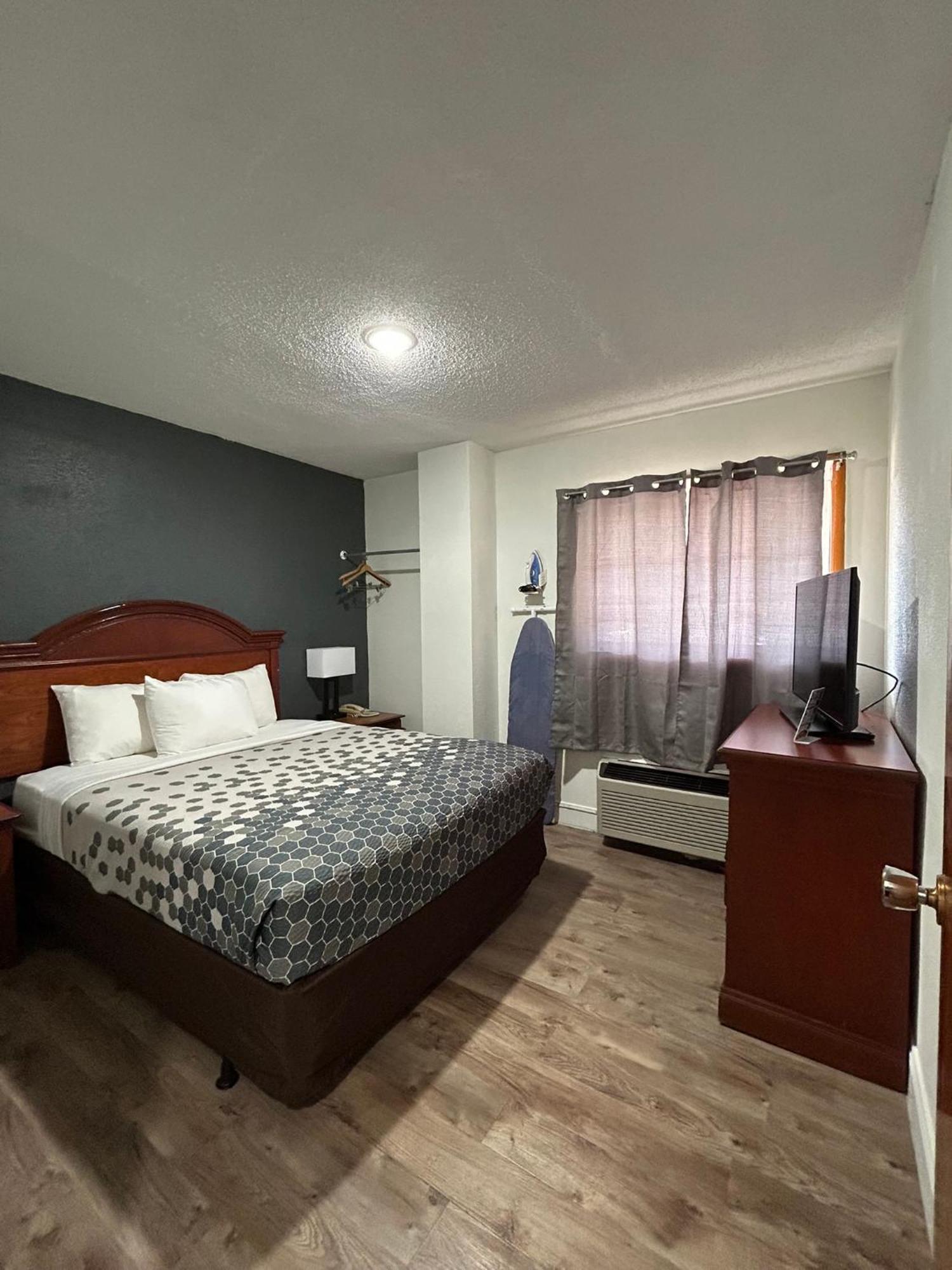 Econo Lodge Inn & Suites On The River Gatlinburg Ngoại thất bức ảnh
